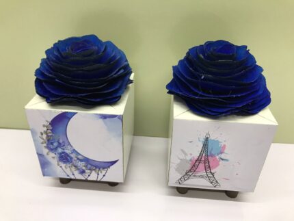 ROSAS EM MADEIRA AZUL DECOR